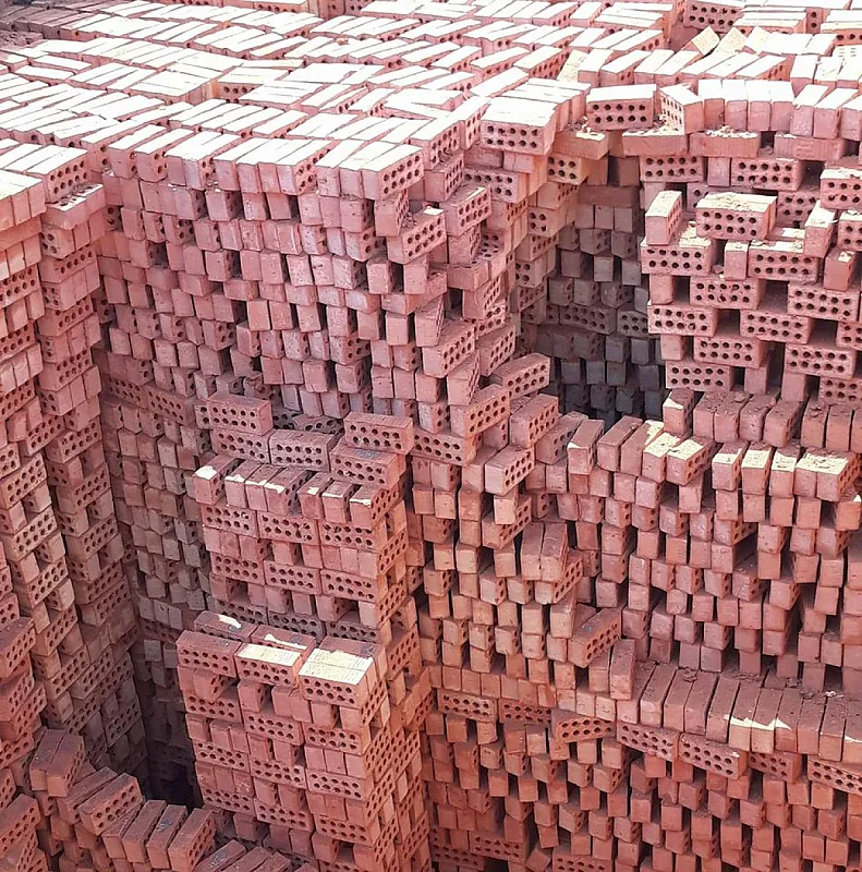 طوب احمر طفلي عالي الجودة للبناء