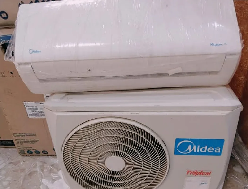 🏠💨 استمتع بأجواء مثالية في كل زاوية من بيتك! 💨🏠 🌟 لما يكون الجو حر ومزعج، مكيف ماك هيكون بطل القصة! 🌟 💧 بفضل تقنيته القوية من كاريير ومايديا، هتقدر تحس بالهواء البارد والنقي اللي هيخلي يومك مليان نشاط وانتعاش
