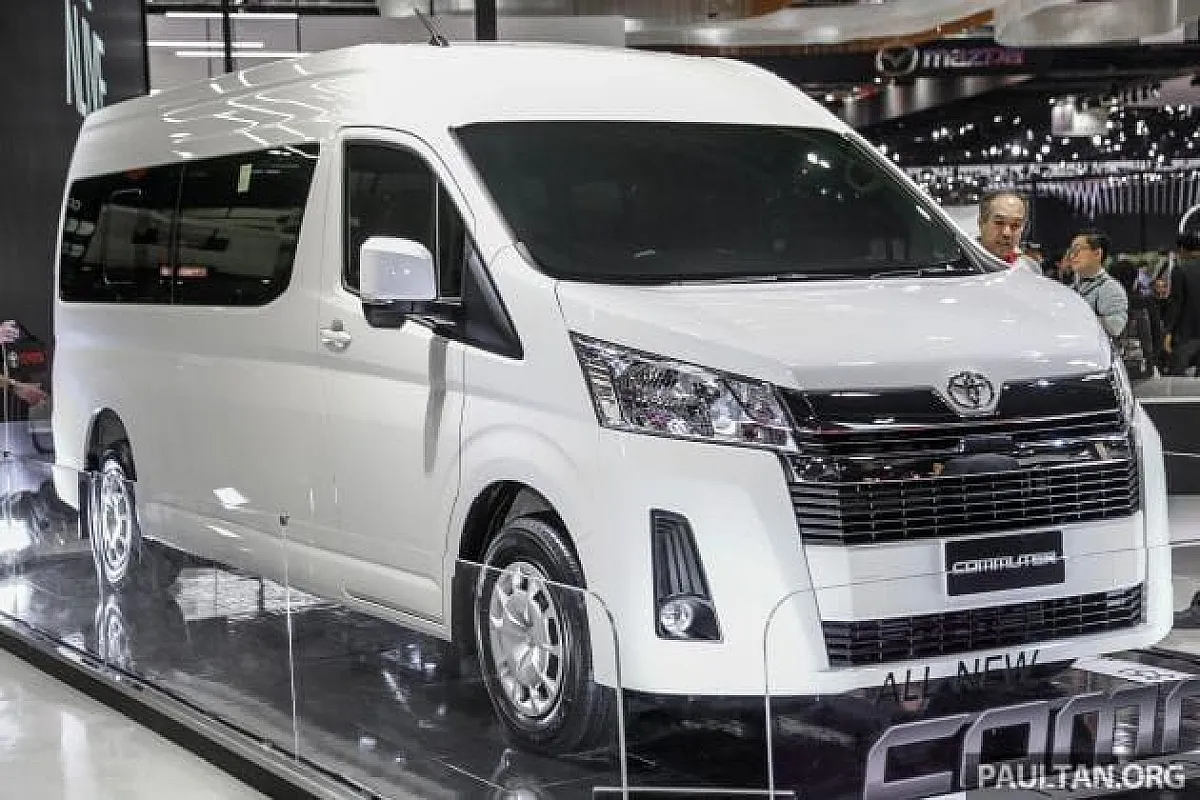 VIP Airport Reception: Toyota Hiace Limousine Rental