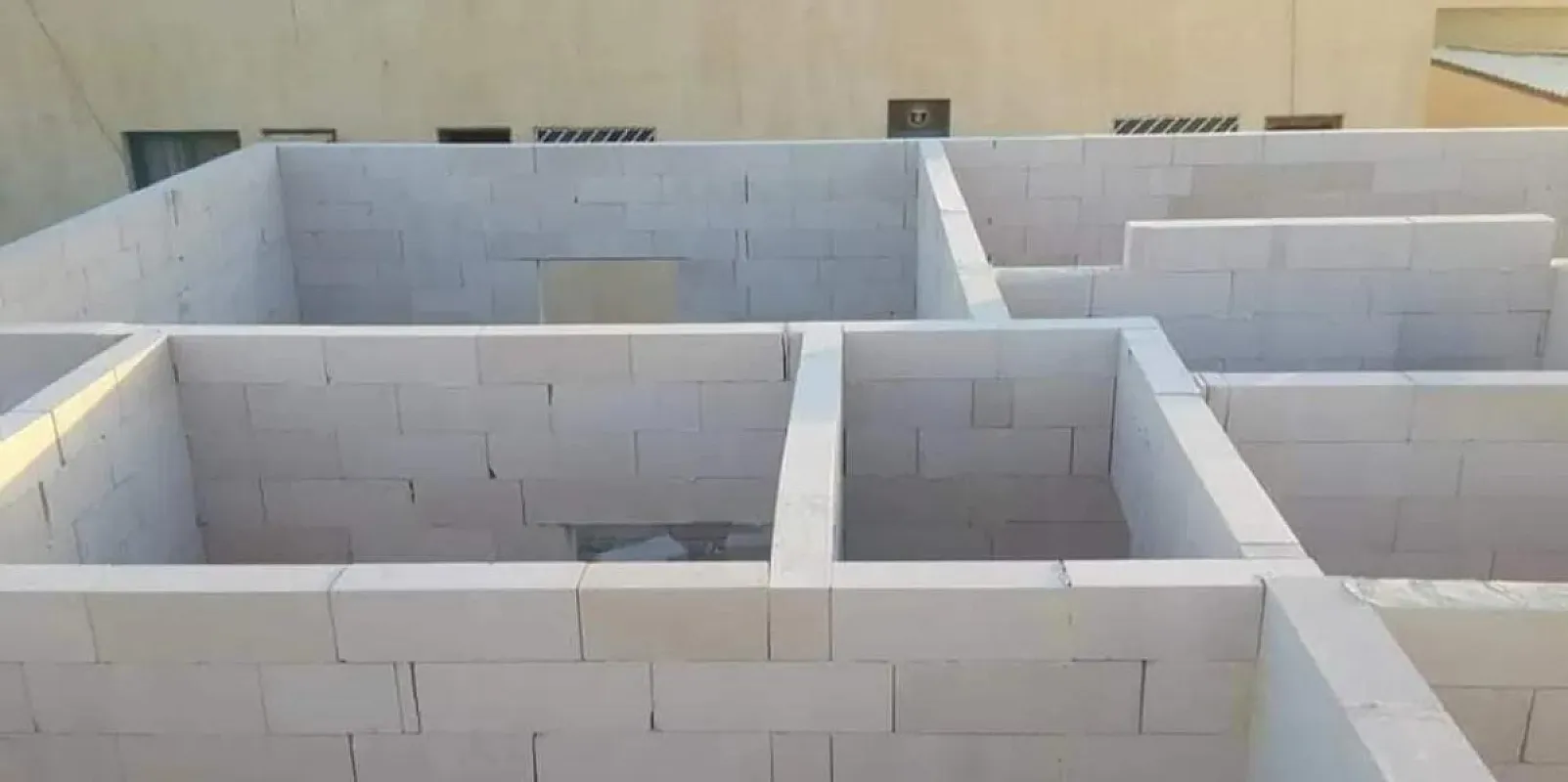 طوب ابيض خفيف عزل جيد للحرارة والصوت