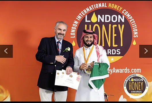 النحال نايف سعيد الغامدي مناحل مختلف ألوانه النموذجية – أول منحل نموذجي في الباحة