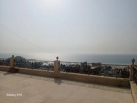 فيلا في عرمون كاشفة البحر بعيدة عن الأوتوستراد دقيقة واحدة