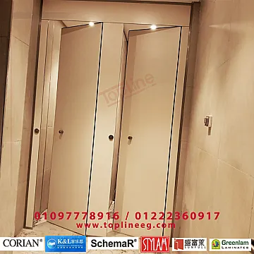 قواطيع HPL لزوم حمامات المولات و الفنادق و البنوك و المدارس و المستشفيات وكل المنشأت العامه شركة توب لاين بتقدمهالك بأفضل جوده و احسن سعر واسرع وقت واقوى سابقة اعمال بالاضافه الى اعتمادها من اكبر المكاتب الاستشارية الموجوده توب لاين شغلك هو شغلها r