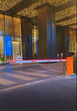 بوابة مواقف السيارات بكفاءة عالية