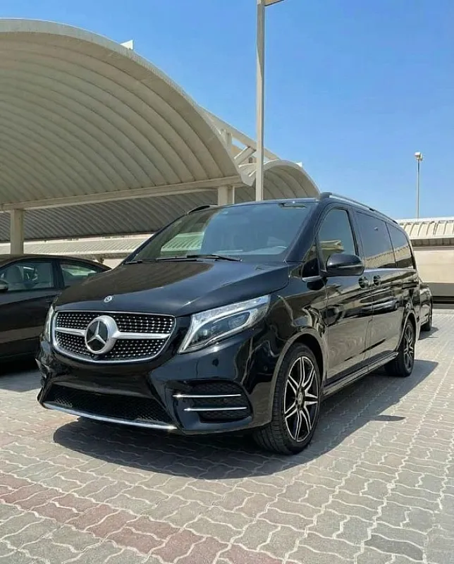 رحلتك العائلية بمستوى الدرجة الأولى إيجار مرسيدس فيانو VIP