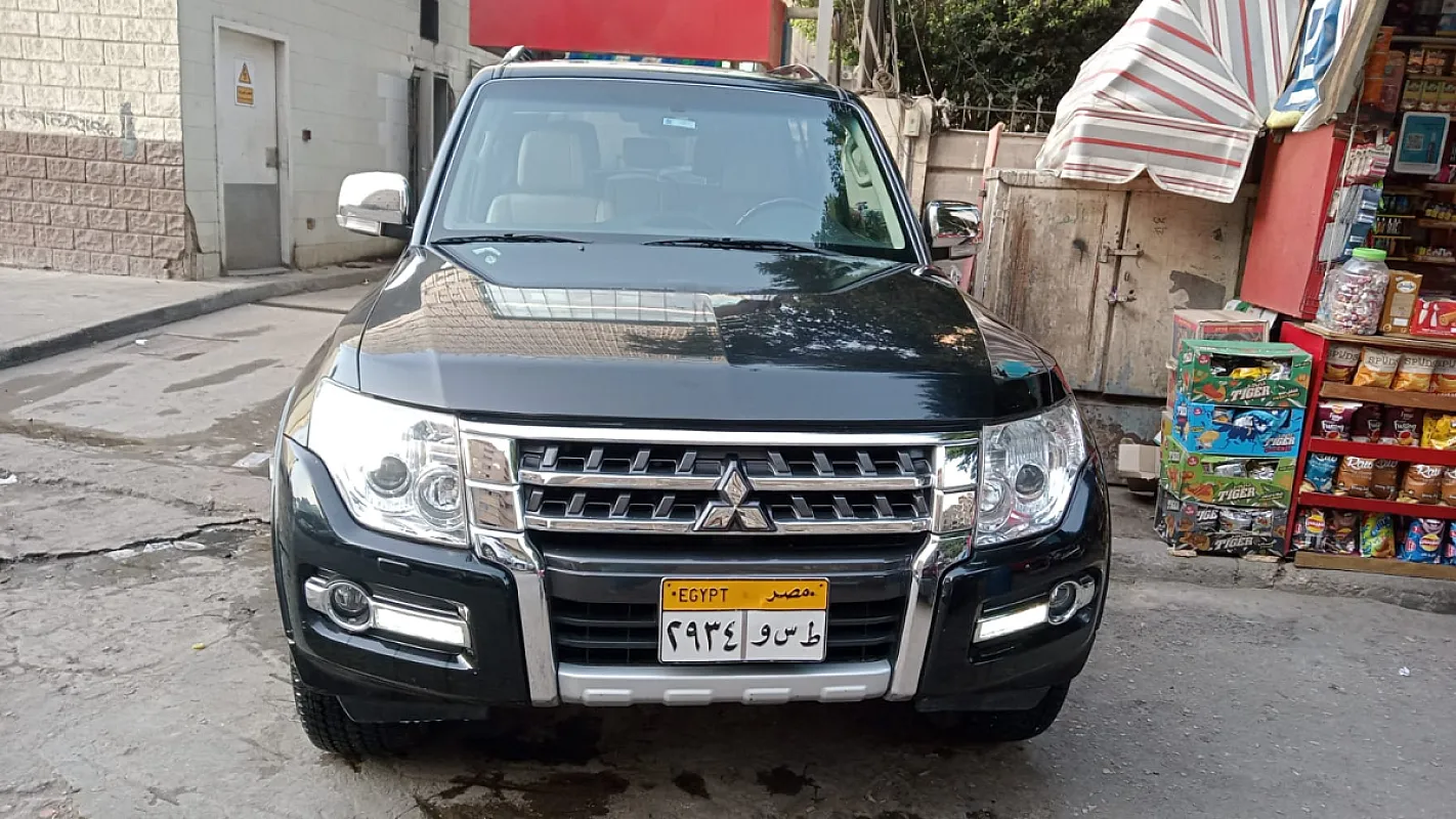 ايجار سيارة ميتسوبيشي باجيرو للرحالات البحرية
