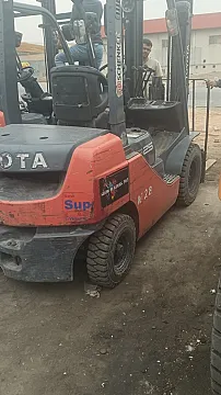 فوركلفت للايجار رافعات شوكية للايجار
