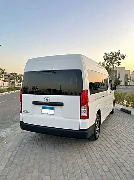 سافر بآمان واللمة في مكان إيجار تويوتا هاي إس 14 راكب